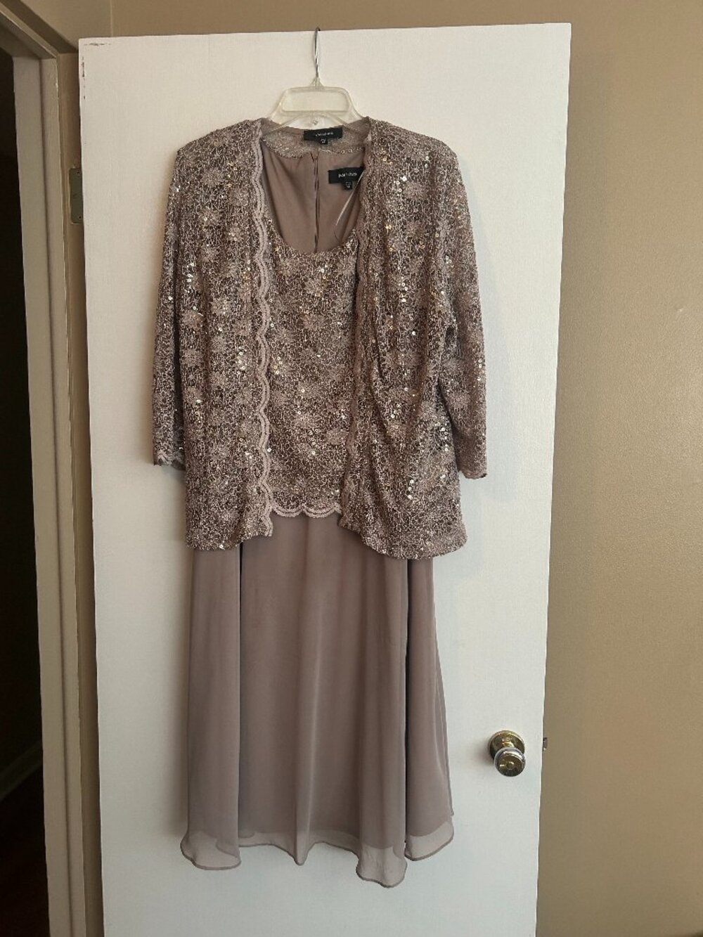 Dress - Size 14 - Beige/Gold